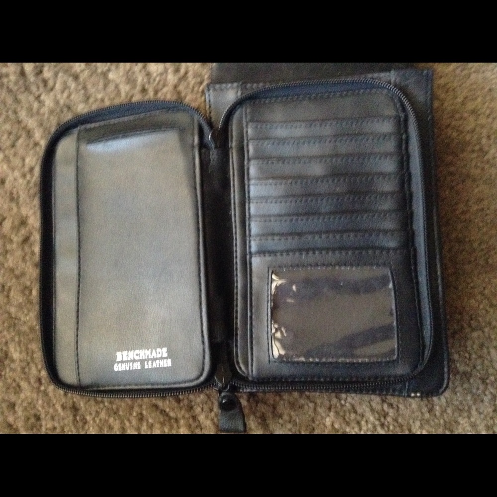 Benchmade Genuine Leather Crossbody Shoulder bag - Picture 7 of 8